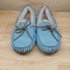 UGG Dakota Blue Moccasins slip on Shoes Shearling lined 9